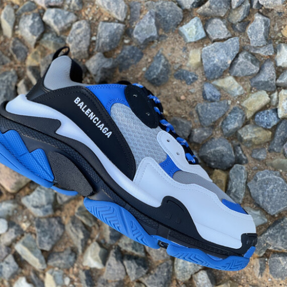 https://arvionstyle.vuta.site/pr/balenciaga-triple-s-sneaker-bluegrayblack-536737-w2ca1-4124