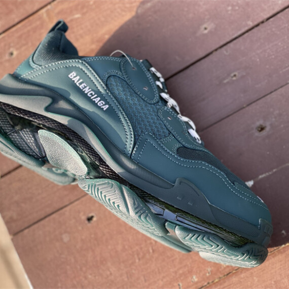 https://arvionstyle.vuta.site/pr/balenciaga-triple-s-sneaker-clear-sole-full-dark-green-541624-w2ga1-3210