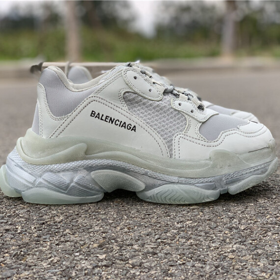 https://arvionstyle.vuta.site/pr/balenciaga-triple-s-white-541624-w09o1-1705