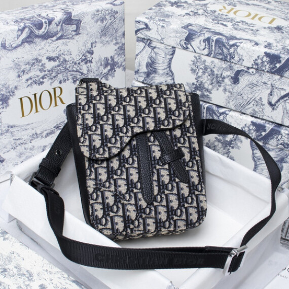 https://arvionstyle.vuta.site/pr/dior-black-a1326-7777-20x16x5cm