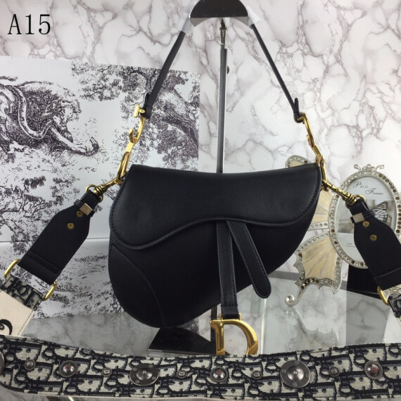 https://arvionstyle.vuta.site/pr/dior-black-a1526-8587-245-x-20-x-5cm
