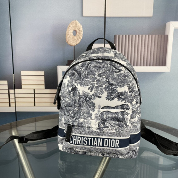 https://arvionstyle.vuta.site/pr/dior-black-white-a1523-1266-21x28x8cm