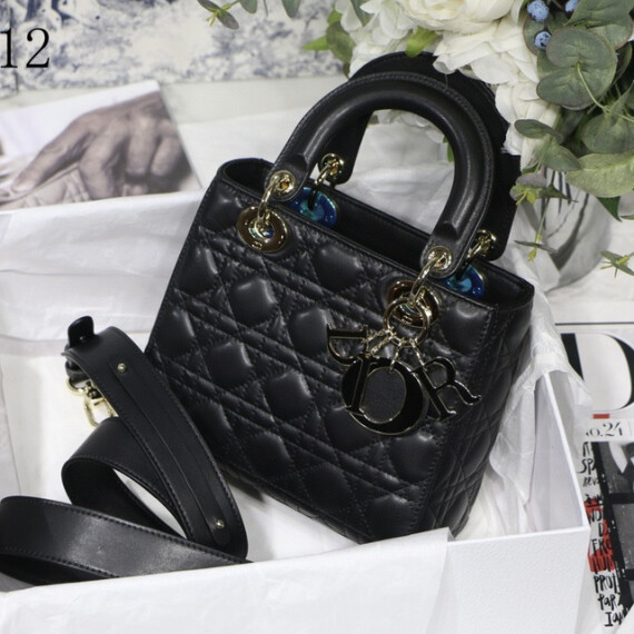 https://arvionstyle.vuta.site/pr/dior-black-yd1283-m0538-20-x-165-x-8-cm
