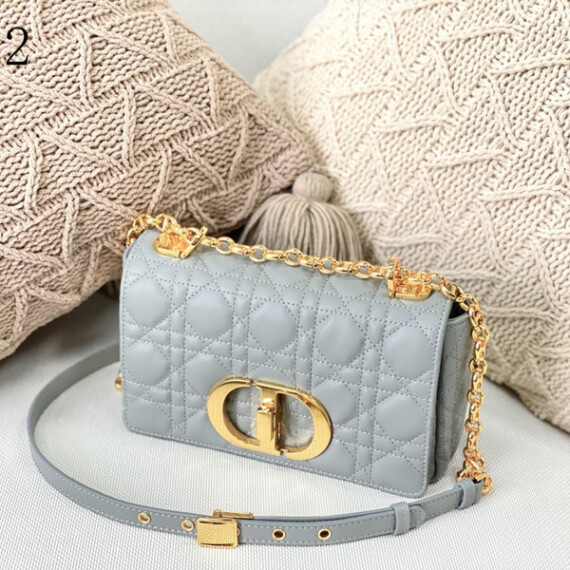 https://arvionstyle.vuta.site/pr/dior-blue-yd1268-m9241-20-x12-x7-cm-1
