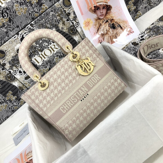 https://arvionstyle.vuta.site/pr/dior-pink-yd0668-24-x-20-x-11-cm