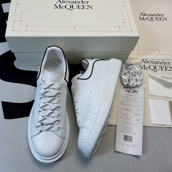 https://arvionstyle.vuta.site/pr/alexander-mcqueen-oversized-sneaker-2