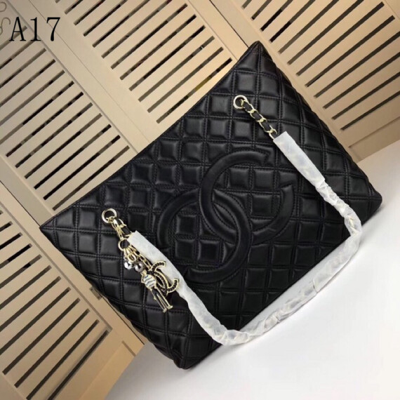 https://arvionstyle.vuta.site/pr/chanel-black-bag-5