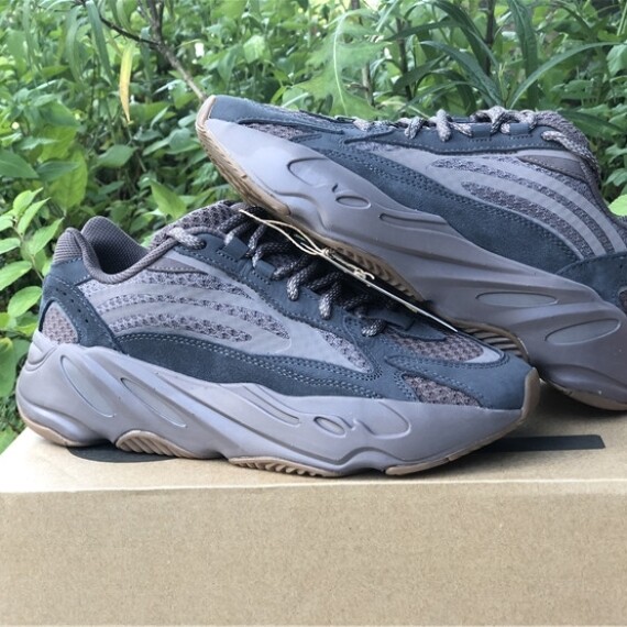 https://arvionstyle.vuta.site/pr/adidas-yeezy-boost-700-v2-mauve