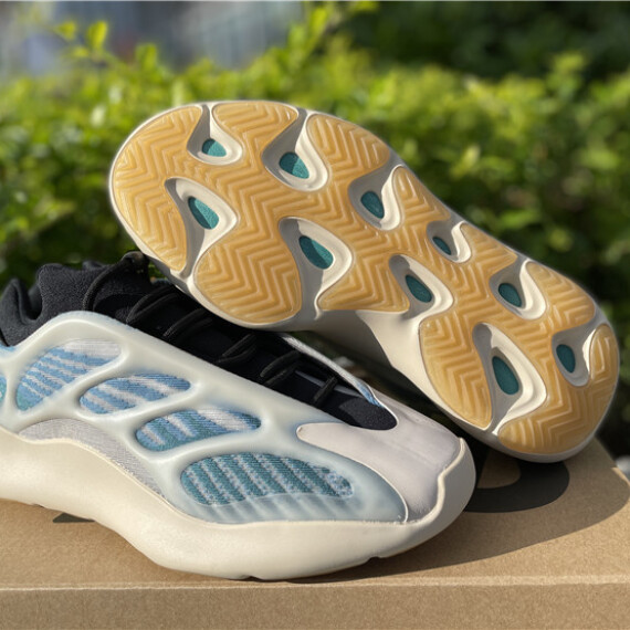 https://arvionstyle.vuta.site/pr/adidas-yeezy-700-v3-kyanite