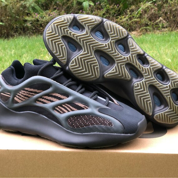 https://arvionstyle.vuta.site/pr/adidas-yeezy-700-v3-clay-brown