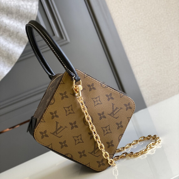 https://arvionstyle.vuta.site/pr/louis-vuitton-lv-square-bag
