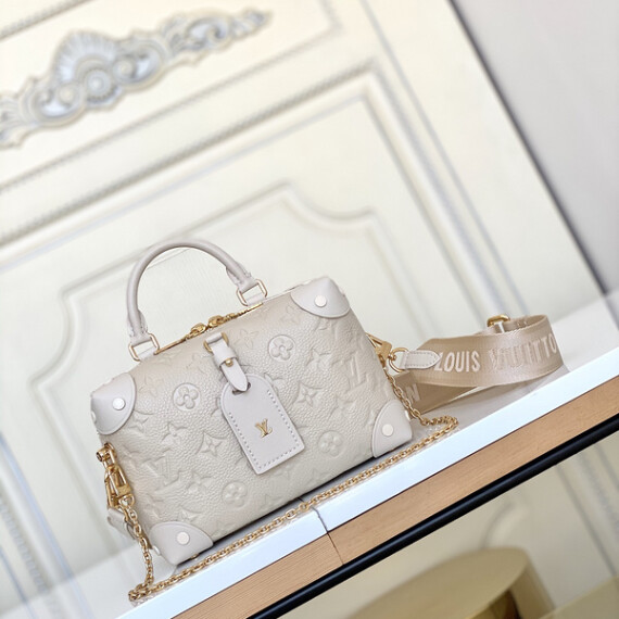 https://arvionstyle.vuta.site/pr/louis-vuitton-white