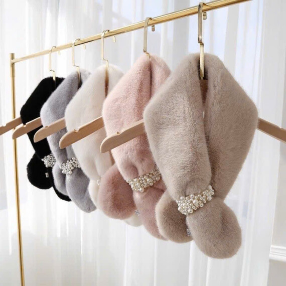 https://arvionstyle.vuta.site/pr/luxe-pearl-faux-fur-neck-scarf