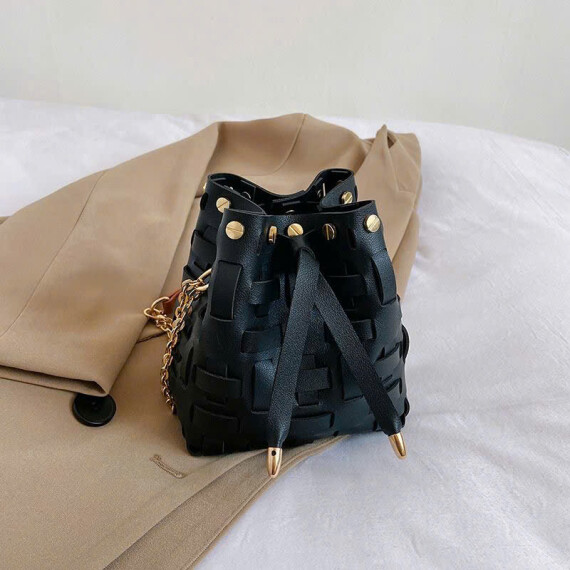 https://arvionstyle.vuta.site/pr/woven-mini-bucket-bag